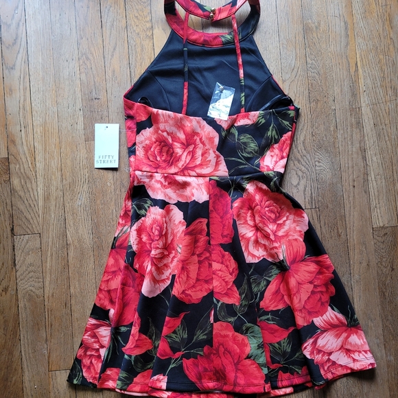 Halter Top Floral Rose Dress 🌹 - Picture 5 of 11